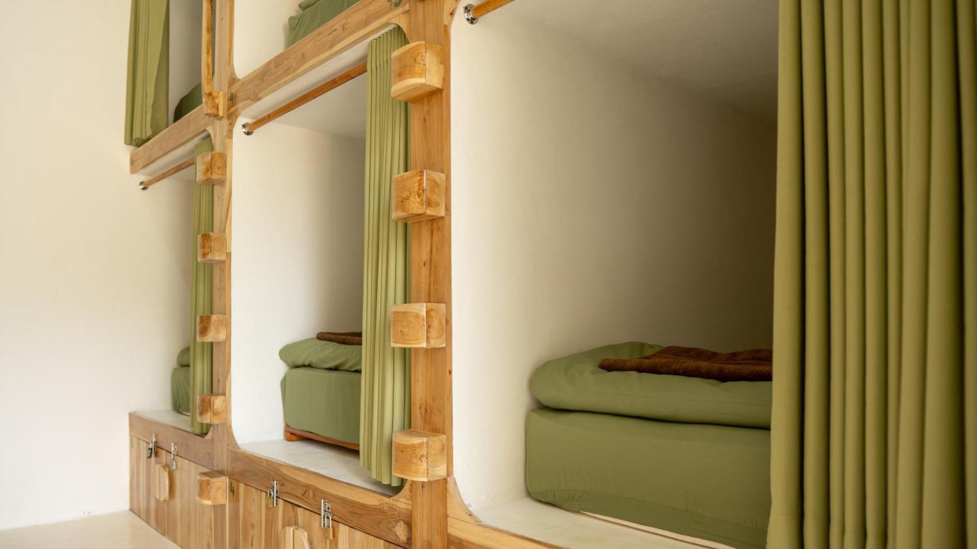 Lost Inn Kuta Capsule Hostel Ngoại thất bức ảnh