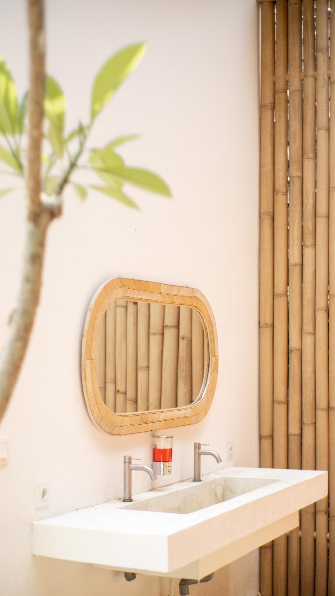 Lost Inn Kuta Capsule Hostel Ngoại thất bức ảnh